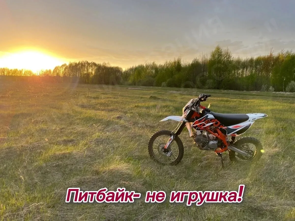 Весна в этом году выдалась ранняя, и подростки уже вернулись к своему увлечению- езде на питбайках.�