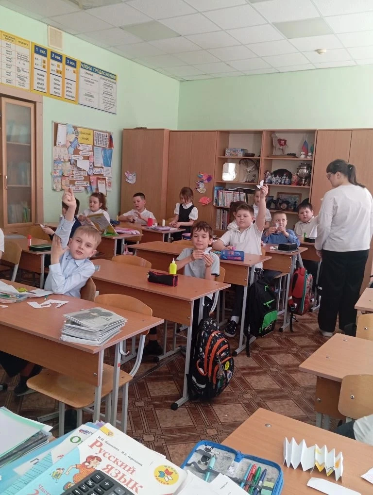 🕊️ Маленькие герои Большой войны  ✅ Сегодня ученицы 8 класса из психолого-педагогического класса про