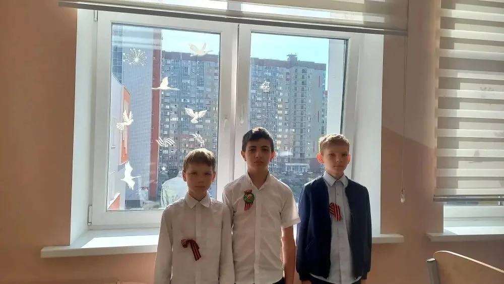 🕊️ Ученики нашей школы приняли участие во Всероссийской акции "Окна Победы" - 2026.                 