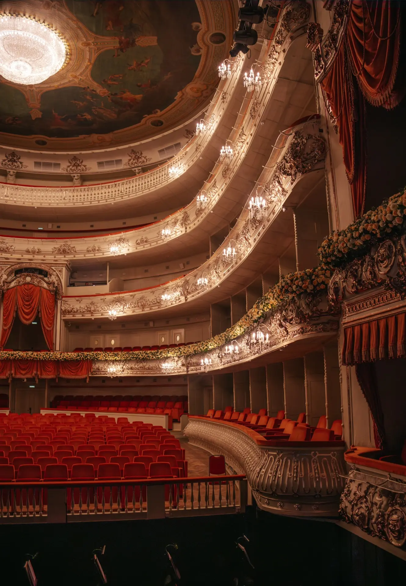 Браво, зрители!

В конце каждого сезона мы традиционно посвящаем вечер нашим зрителям. 2 июля мы при