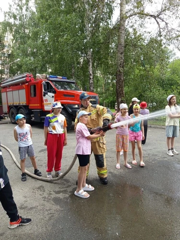 🌟 Пятничный дайджест: Топ‑5 самых ярких событий в школах нашего города и не только! 🌟⁣

От всей ду
