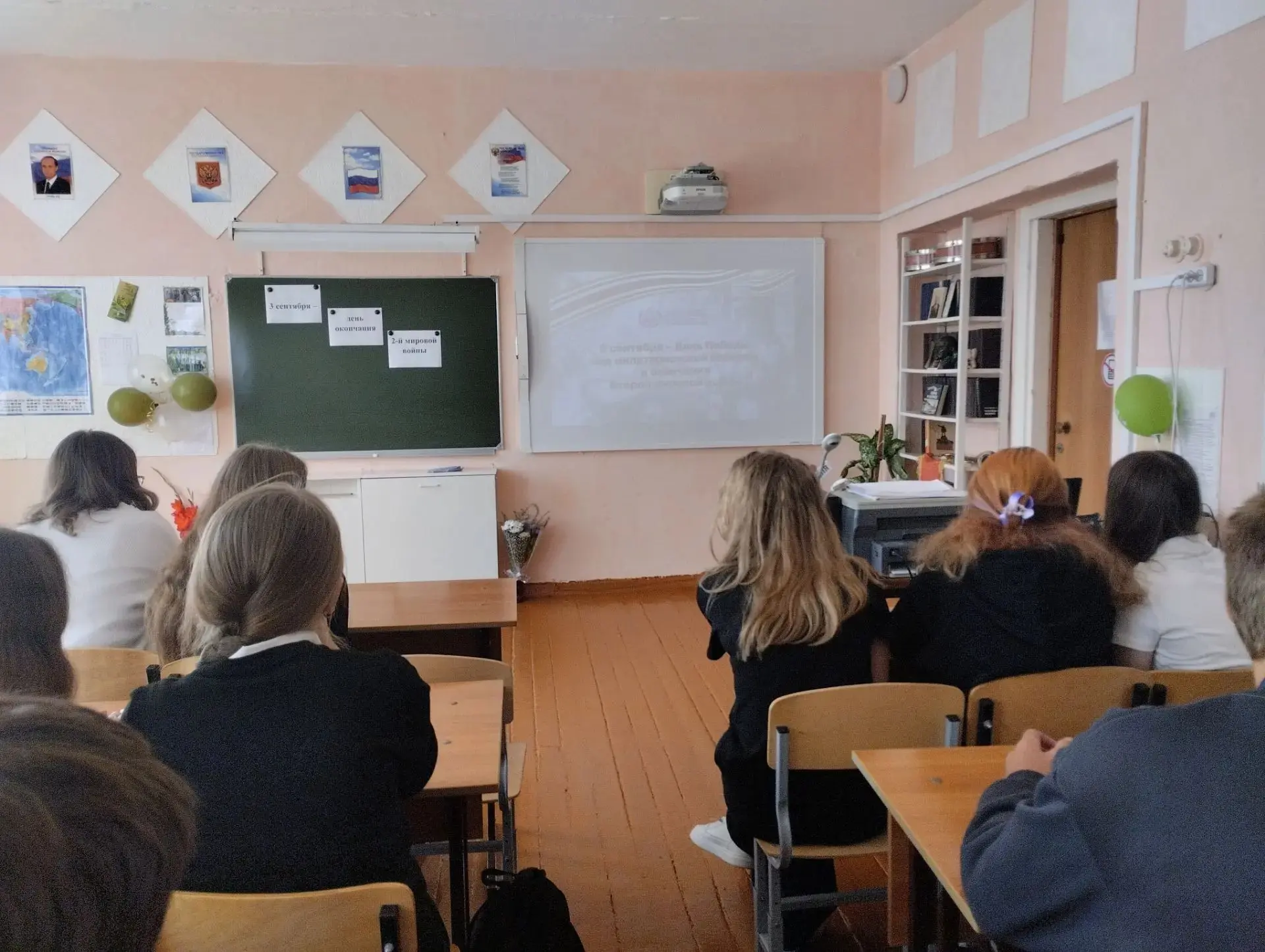 В соответствии с Федеральным законом 280-ФЗ "3 сентября - День Победы над милитаристско...
