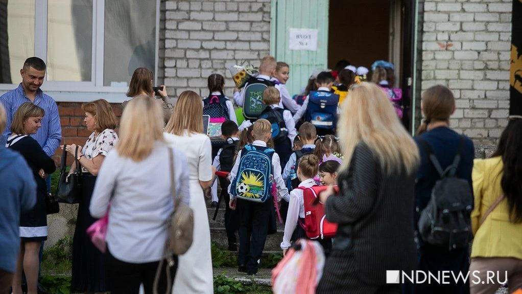 Торжественные школьные линейки в Свердловской области пройдут внутри зданий