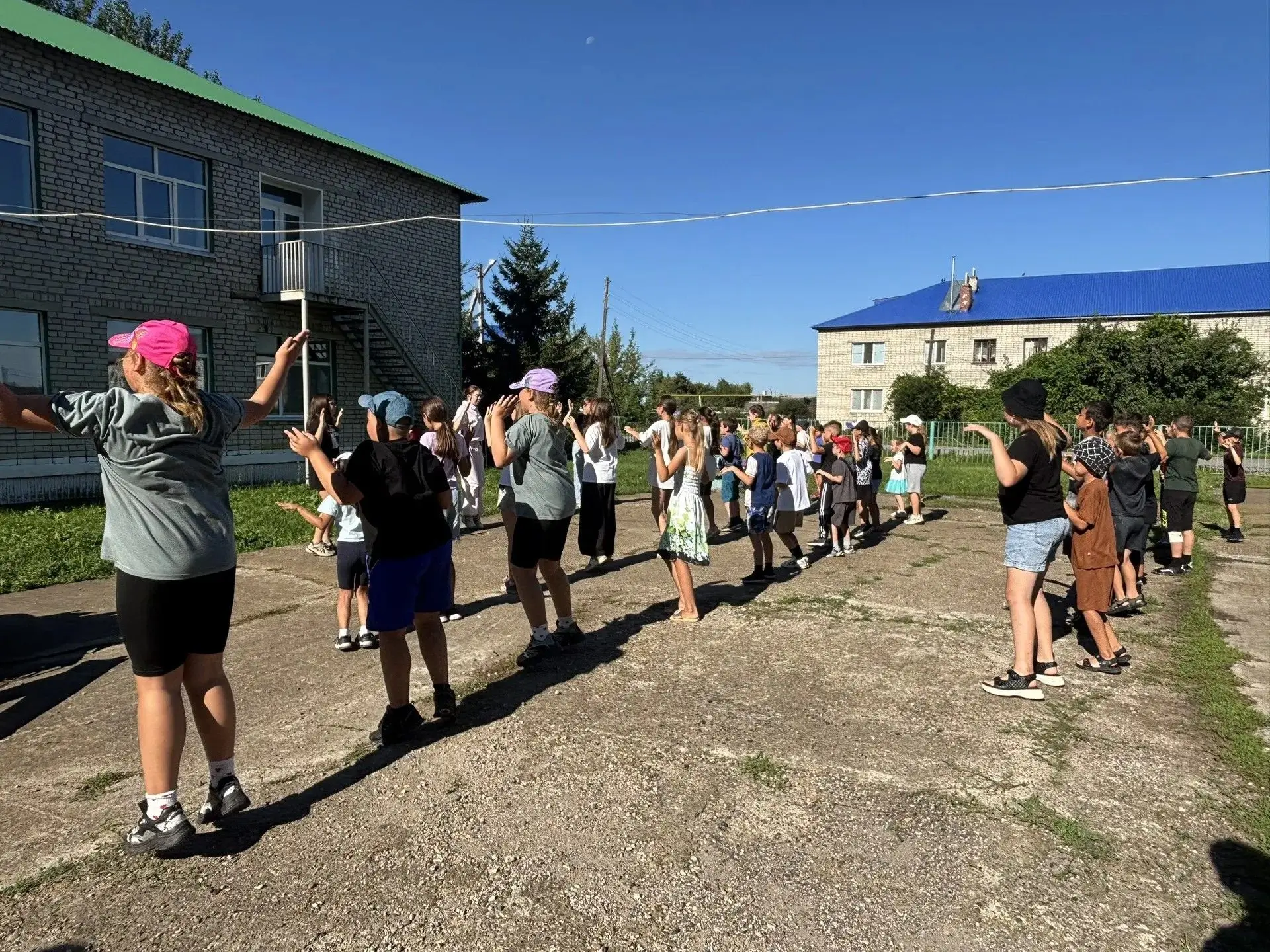 ☀️ Утро в лагере «Солнышко» выдалось насыщенным и полезным!