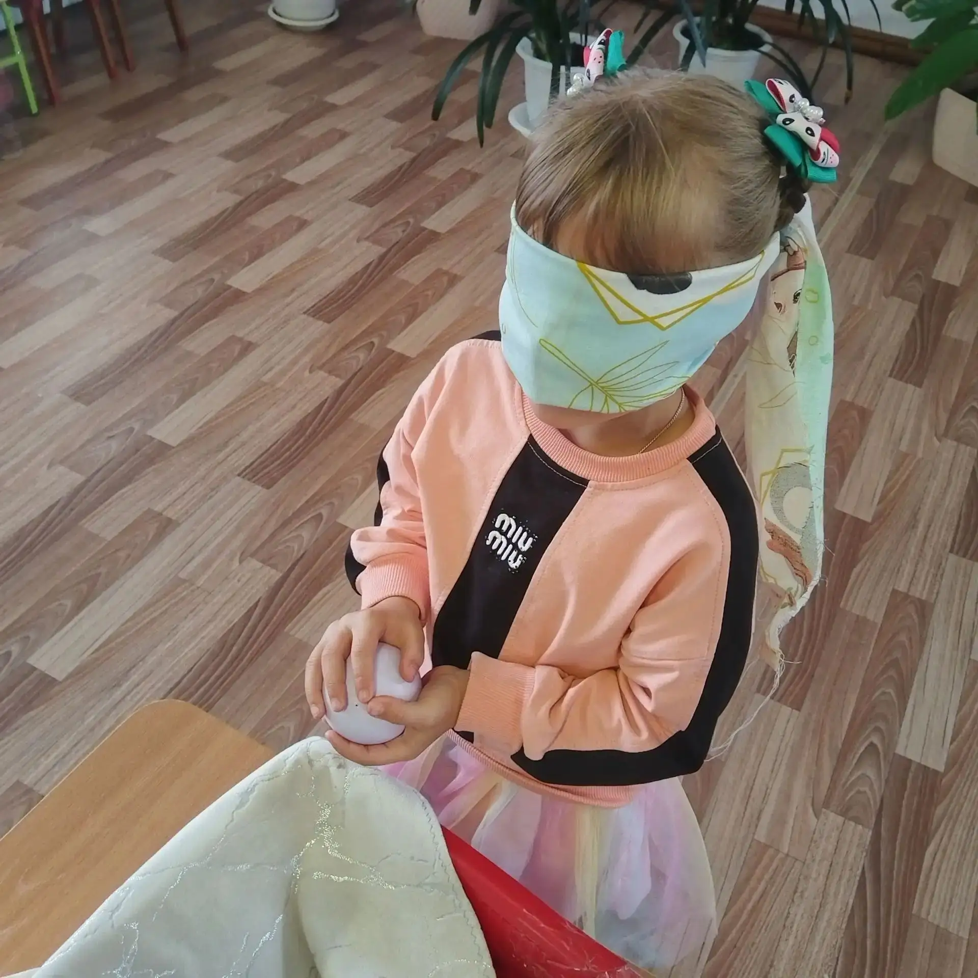 Познавательные развитие. Тема: "Нюхаем, трогаем, пробуем, слушаем, смотрим". Цель: закр...