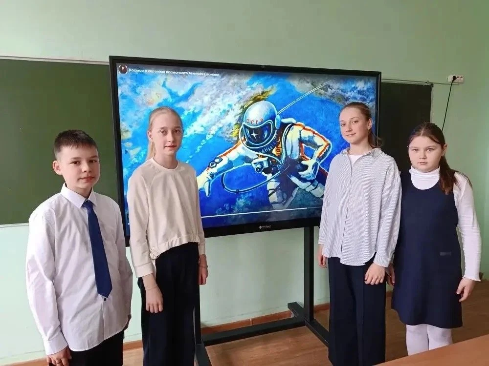 ⚡️📝РАЗГОВОРЫ О ВАЖНОМ  🇷🇺 Утро понедельника в школах Каширы традиционно началось с торжественной лин
