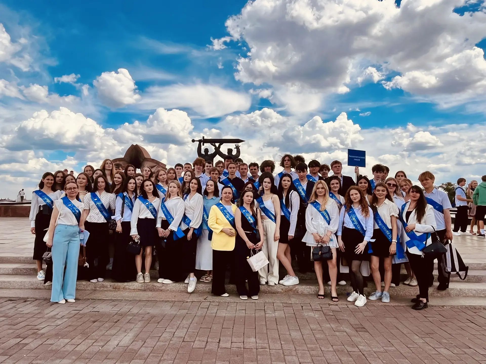 В добрый путь, выпускники! ❤️