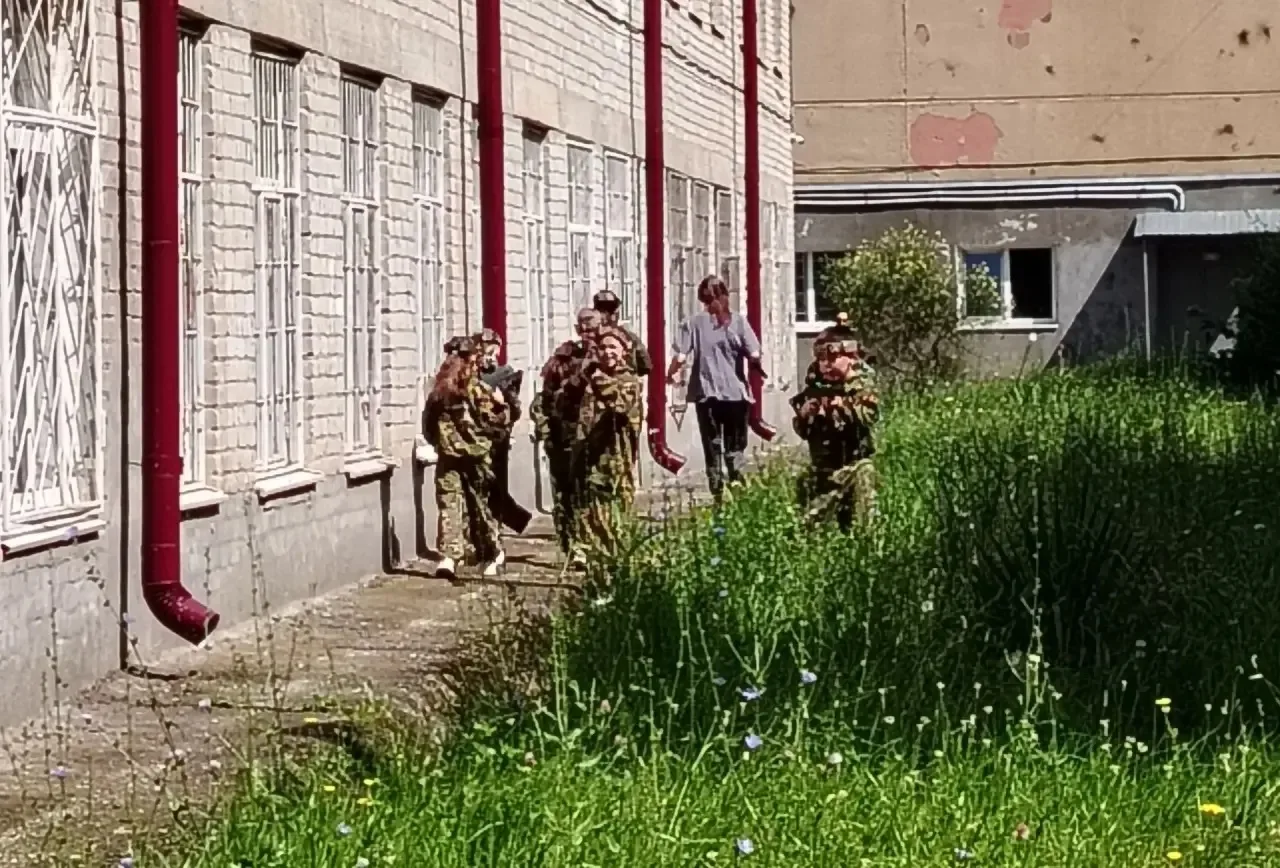 Наш лагерь сегодня превратился в настоящее поле боя! Долгожданный лазертаг состоялся, и это было кру