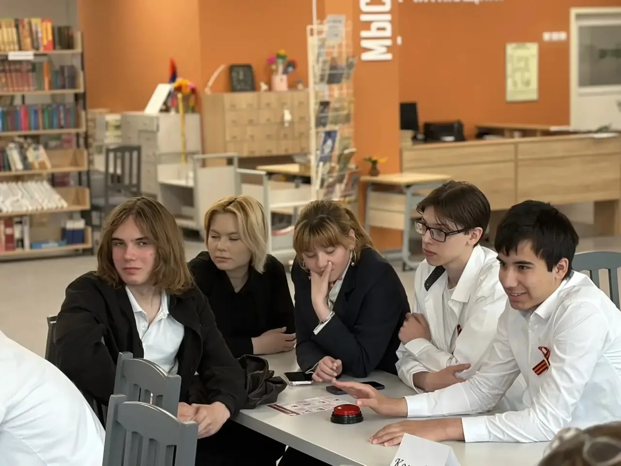 8 мая на базе нашей школы, прошёл важный урок молодёжной безопасности.  Активистки Западного филиала