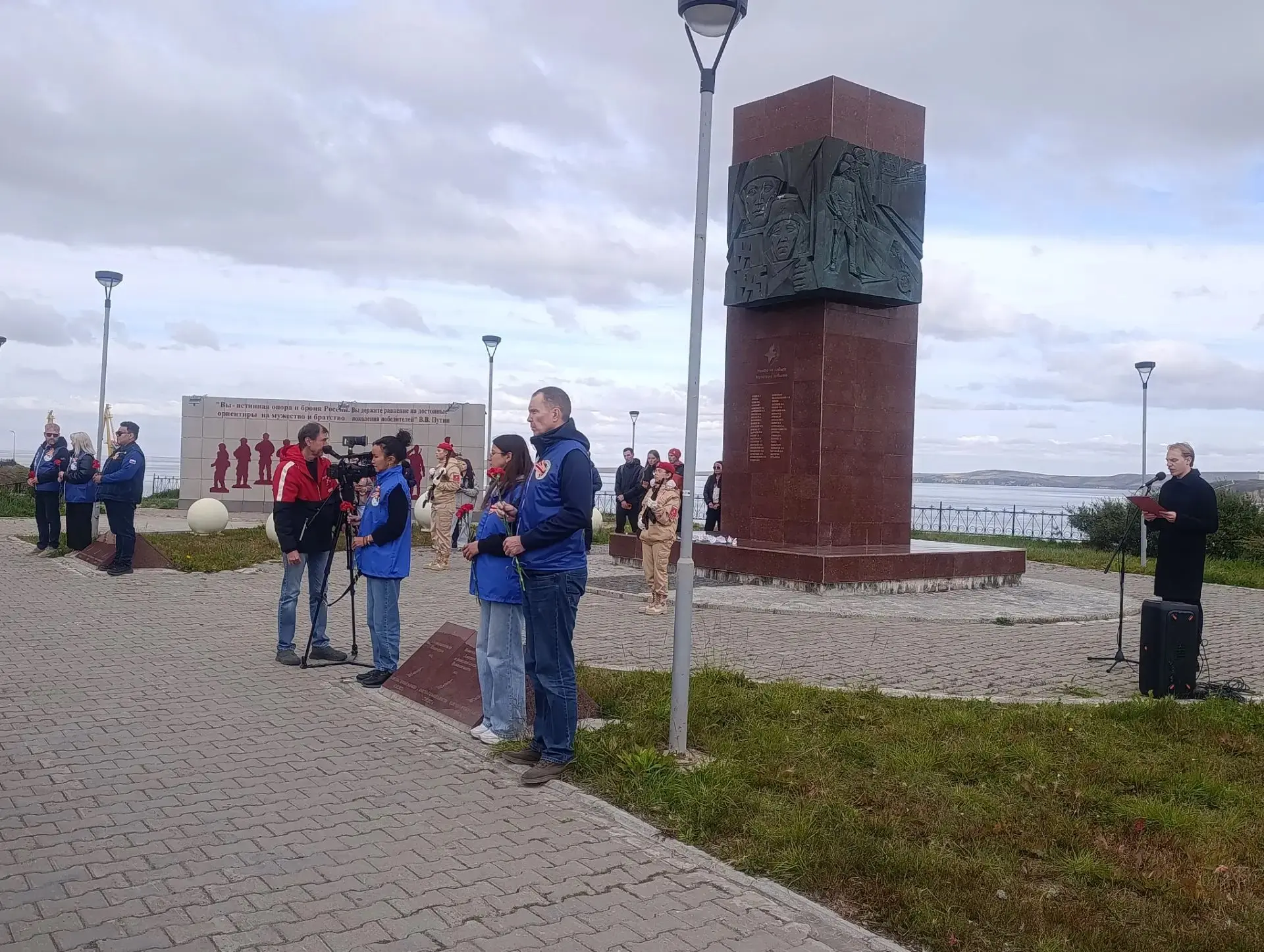 Студенты Чукотского многопрофильного колледжа приняли участие в торжественной акции «Эт...