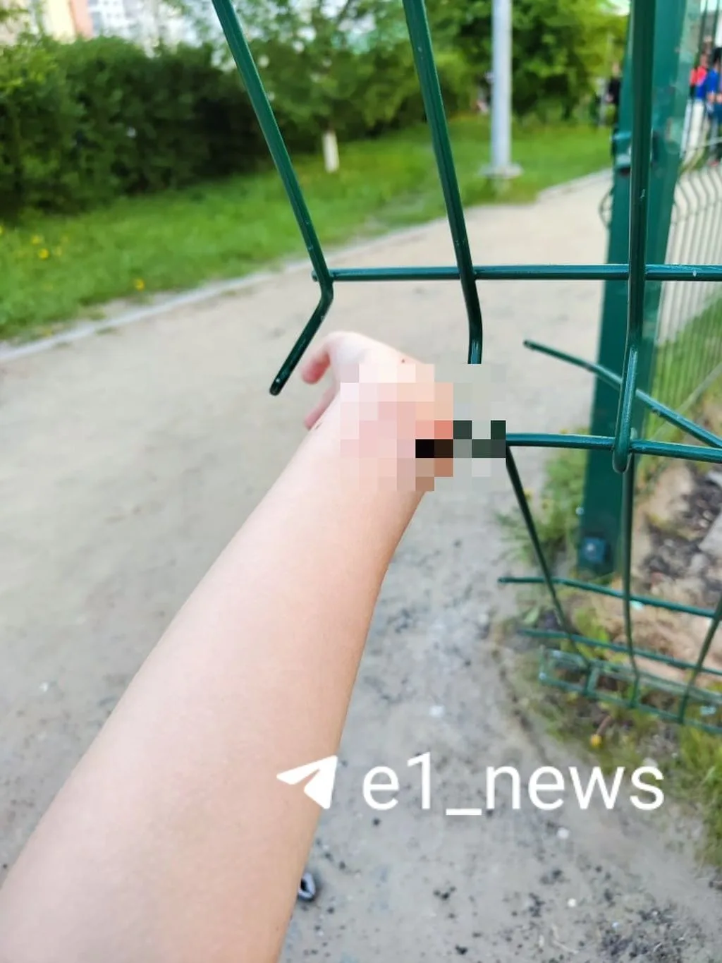 В Академическом на Шаманова, 9, обычный вечер превратился в кошмар. 12-летняя девочка бежала и напор