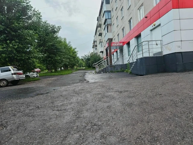 Жители жалуются на состояние урны у магазина на Уральской, 51

По словам очевидцев, урна у магазина 