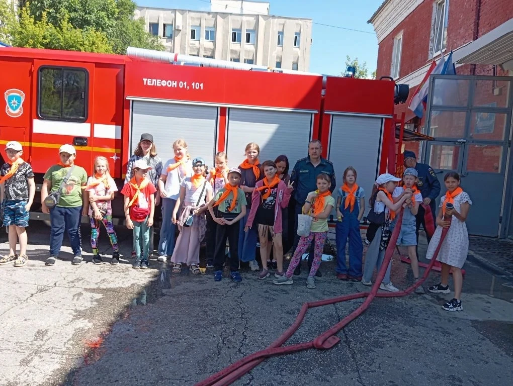 1️⃣7️⃣ день в ЛДП «Дружба» ☀️🌈
🚒🔥 Экскурсия в Пожарную часть №42: знакомство с героями в форме! �