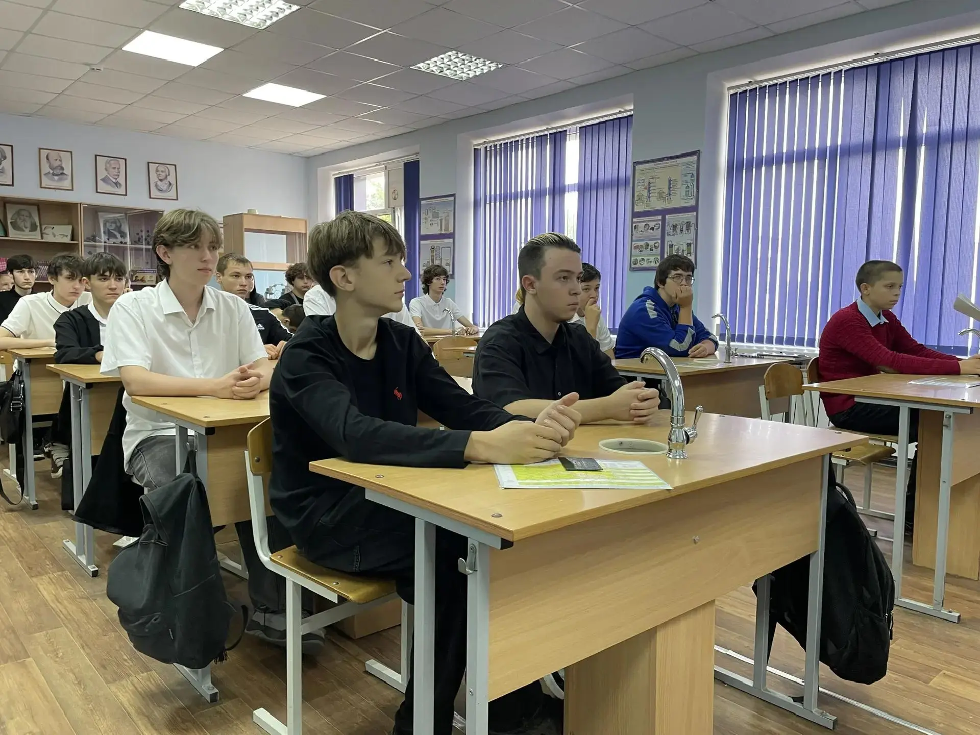 В Гулькевичском строительном техникуме прошли классные часы, посвященные Дню солидарнос...