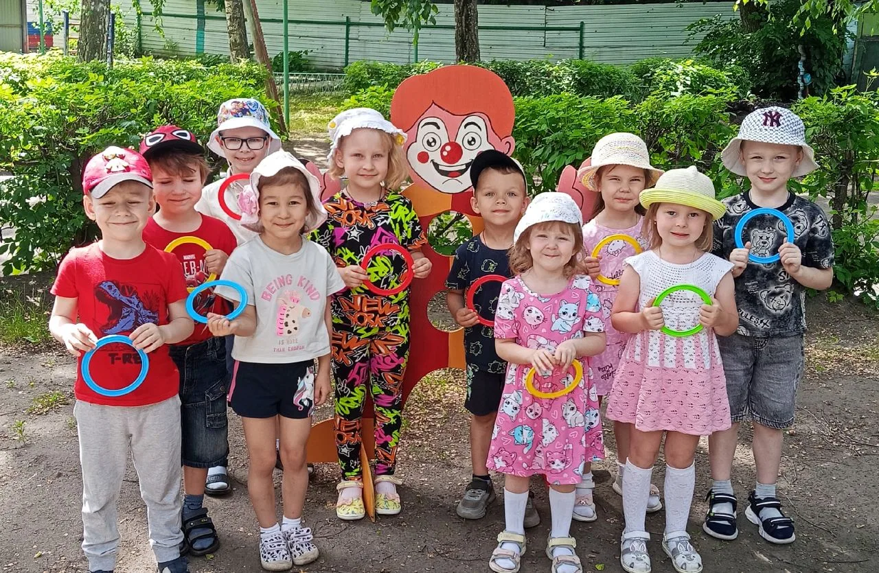 👫День друзей👫
👧👦🧒9 июня в старшей логопедической группе № 17  состоялся День друзей. Этот день 