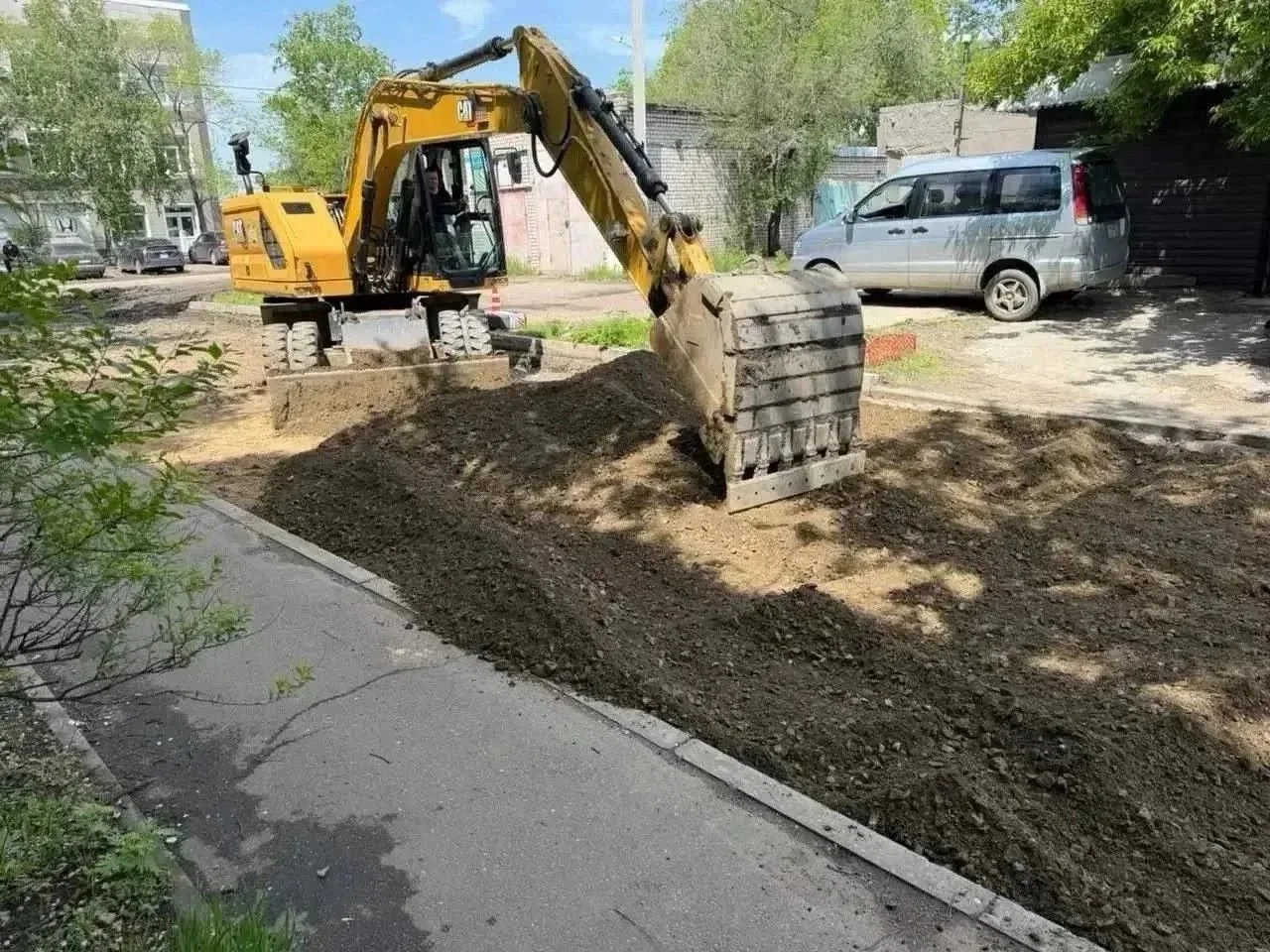 🏘 Междворовые проезды ремонтируют в Приамурье
 
По поручению Губернатора Василия Орлова до конца до