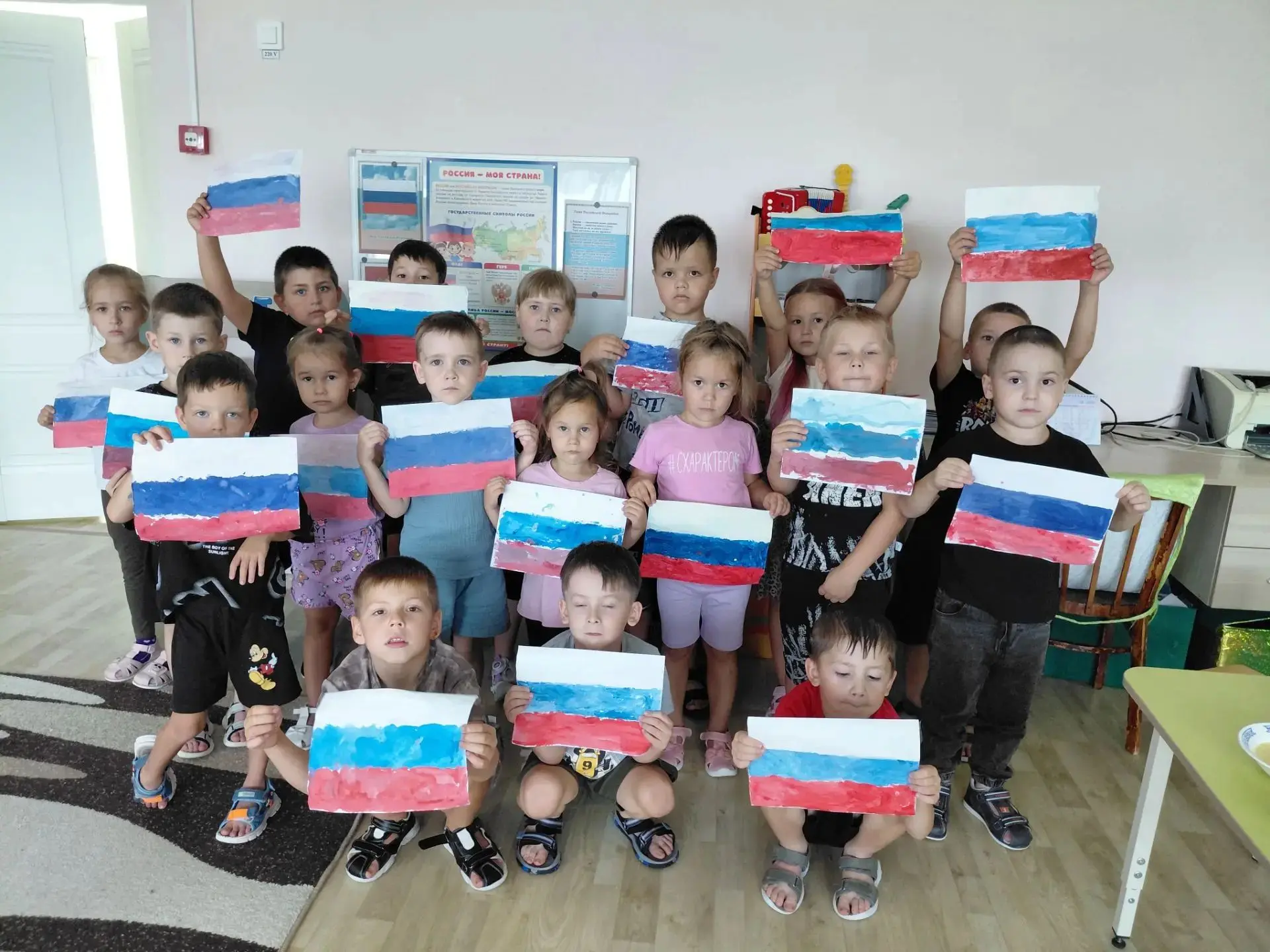 22 августа- День Российского флага.