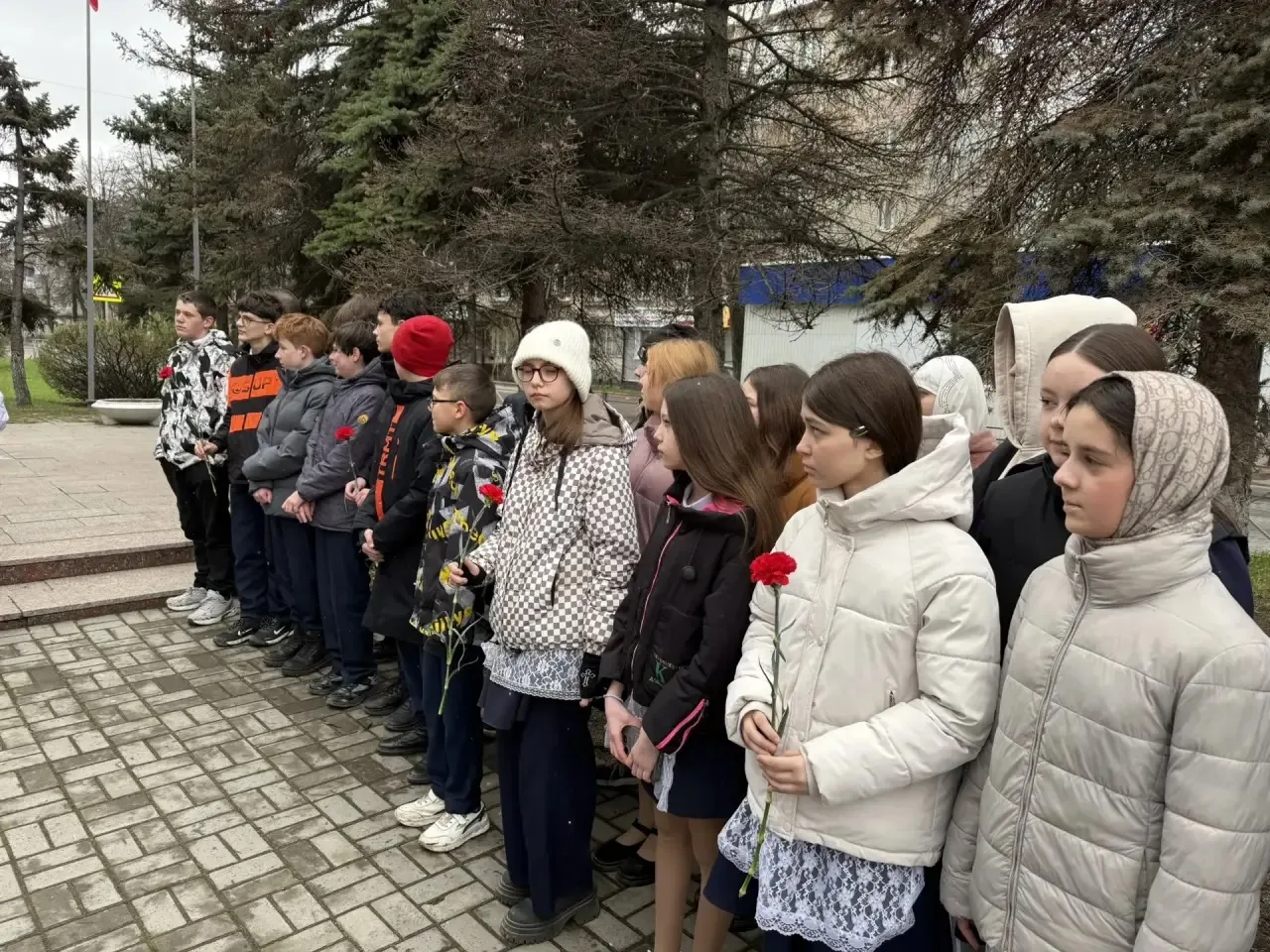 🗓 22 апреля — день рождения Владимира Ильича Ленина.  Сегодня у памятника лидеру большевиков собрали