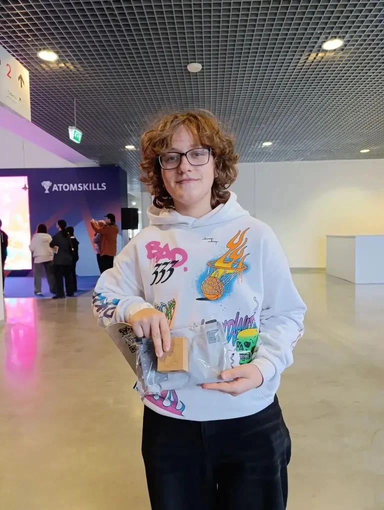 🎉 Наши ученики на выставке AtomSkills!  Сегодня ребята из нашей школы вместе с учителей физики Марин