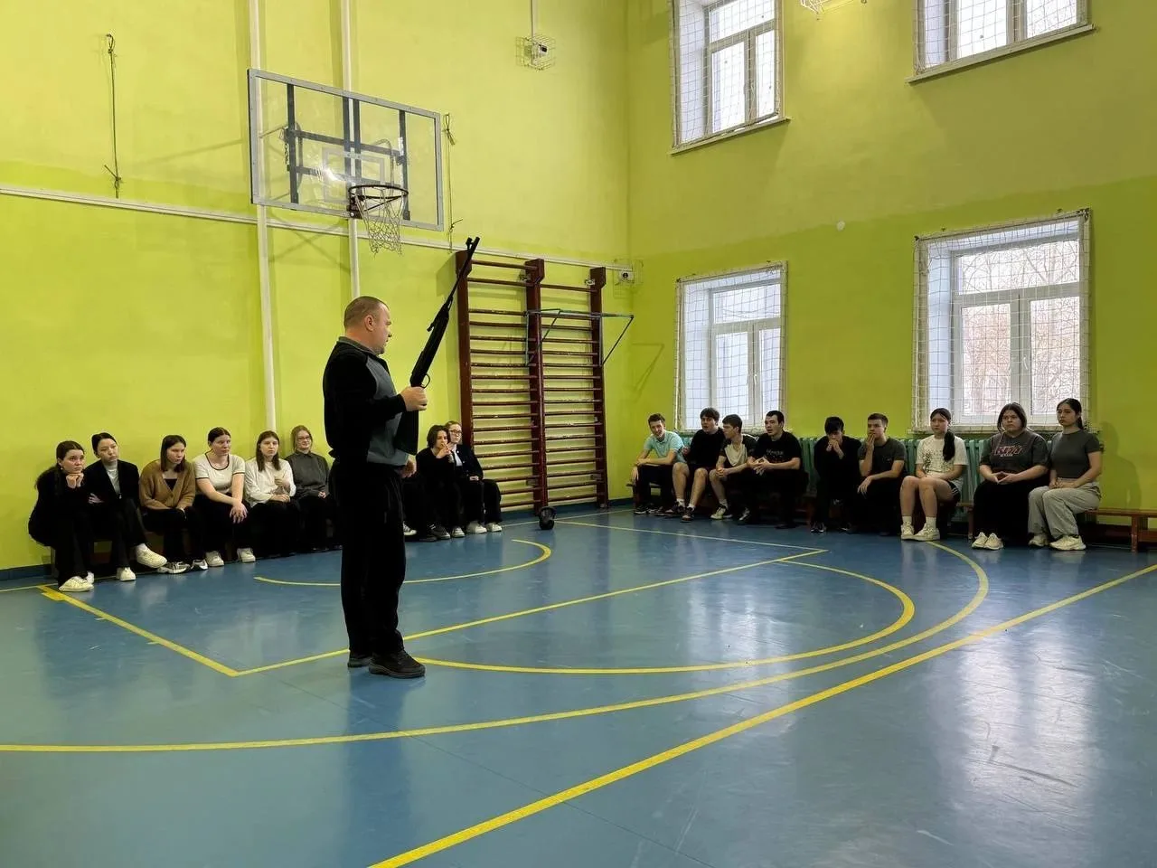 Продолжаются мастер-классы от «Школы стрельбы «Отважные».   Учащиеся 11 «А» изучили основы стрельбы 