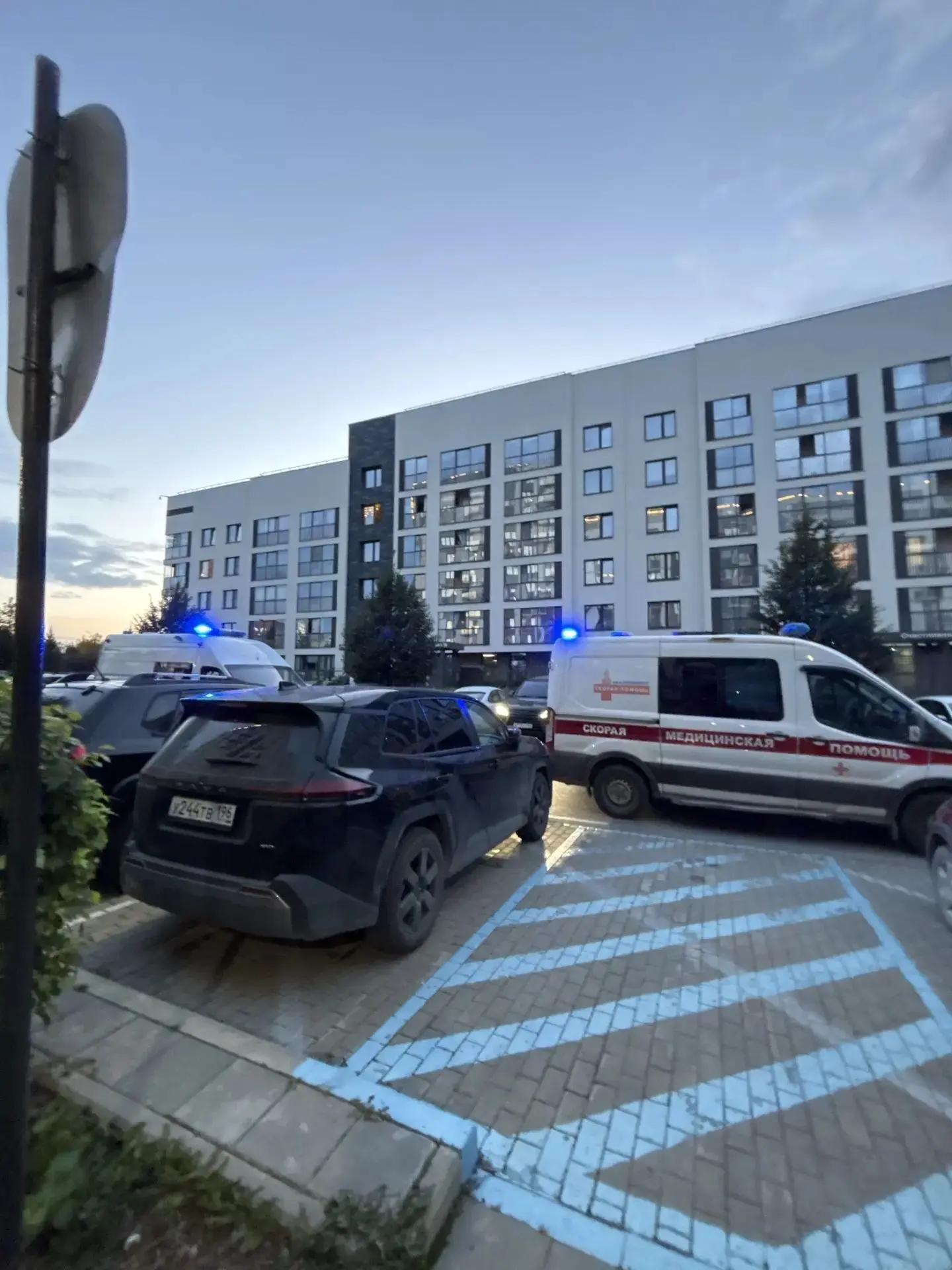 В 20.00 на бульваре Золотистый, 4 стояли две скорых. Что случилось?