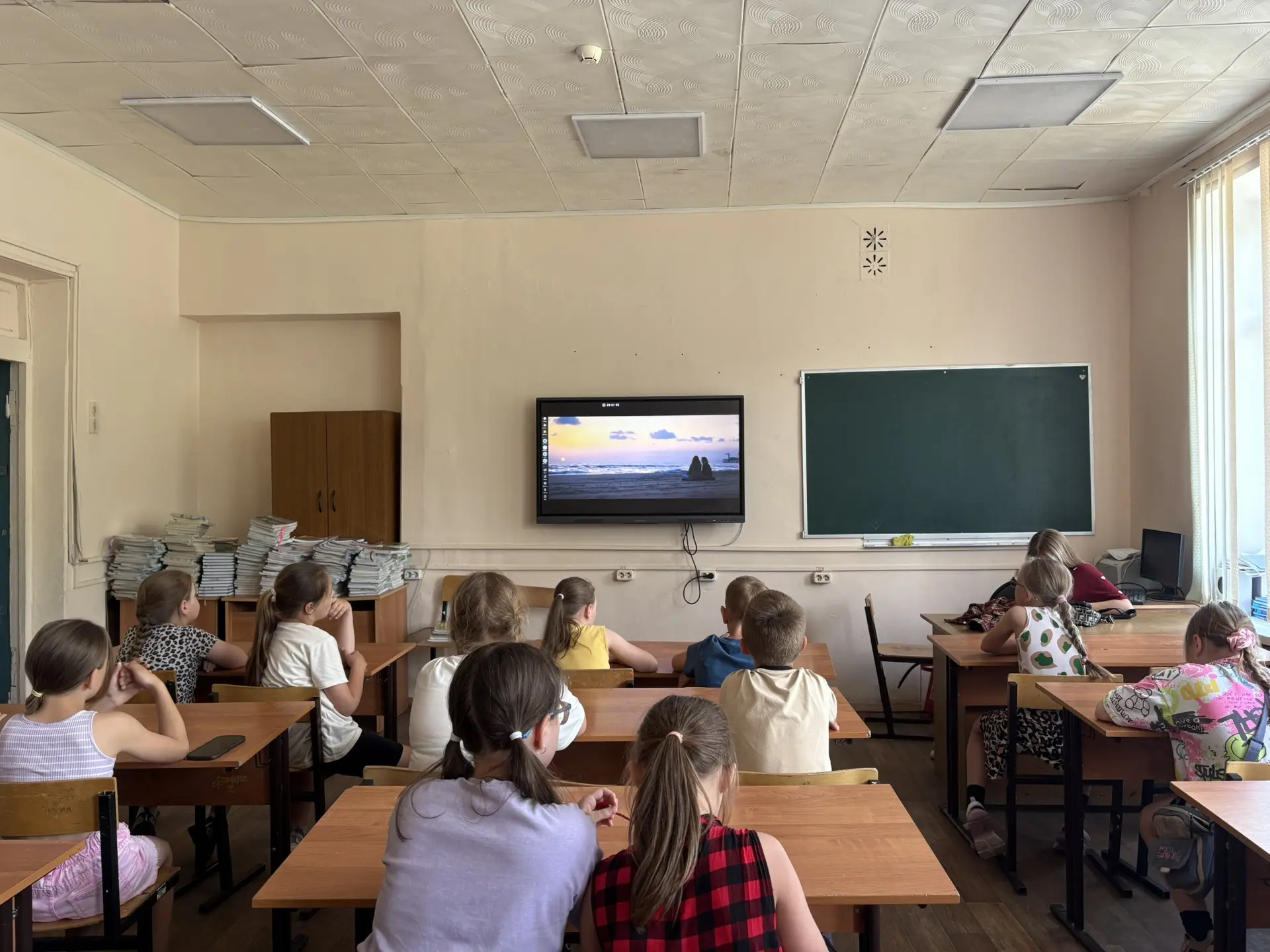 🎞️ «Разговоры еле слышны" — это фильм, который оставляет глубокое впечатление благодаря своей атмос