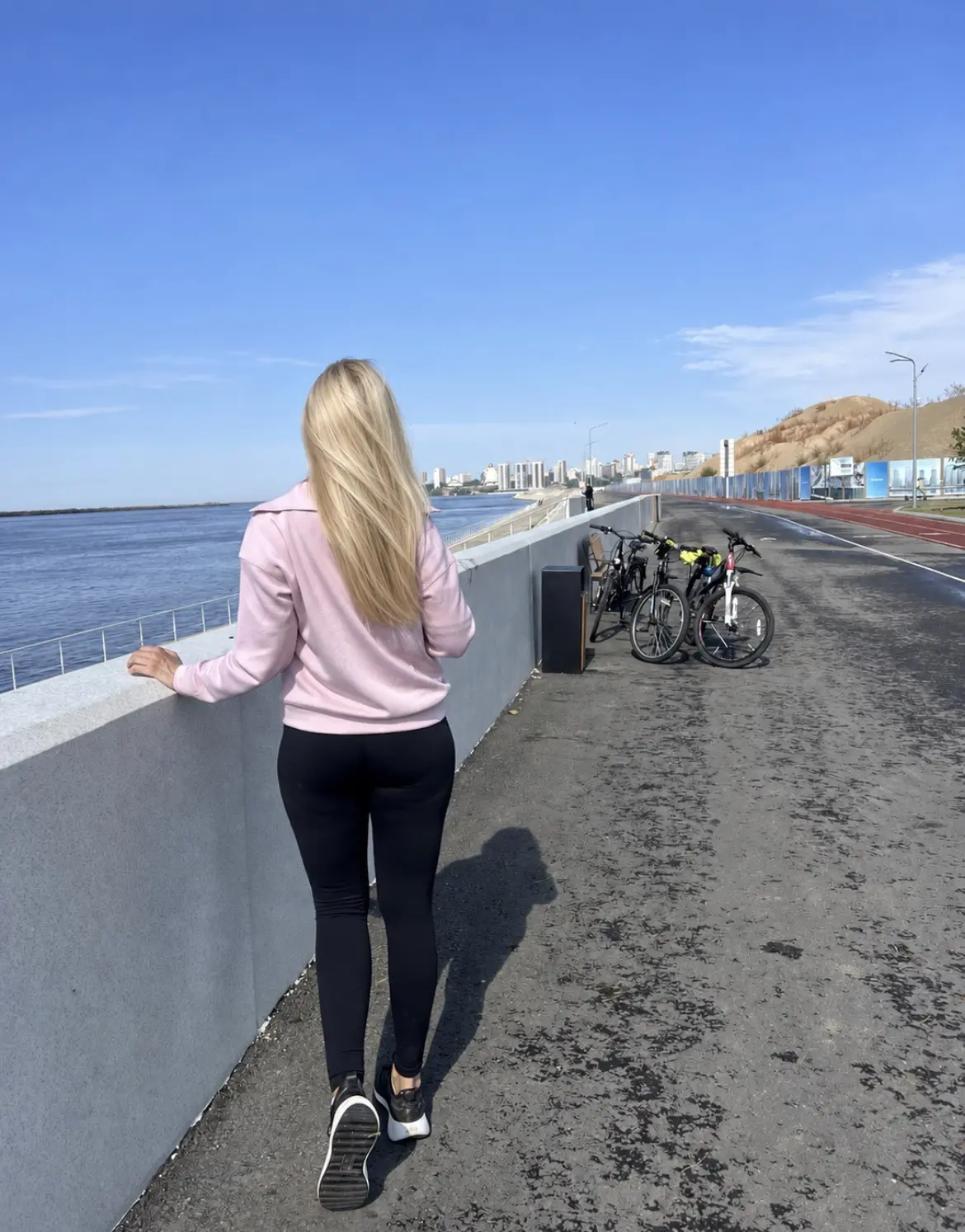 Ой ну все объездила с бабулей и дедулей. Сразу скажу, они не пенсионеры, работающие в л...