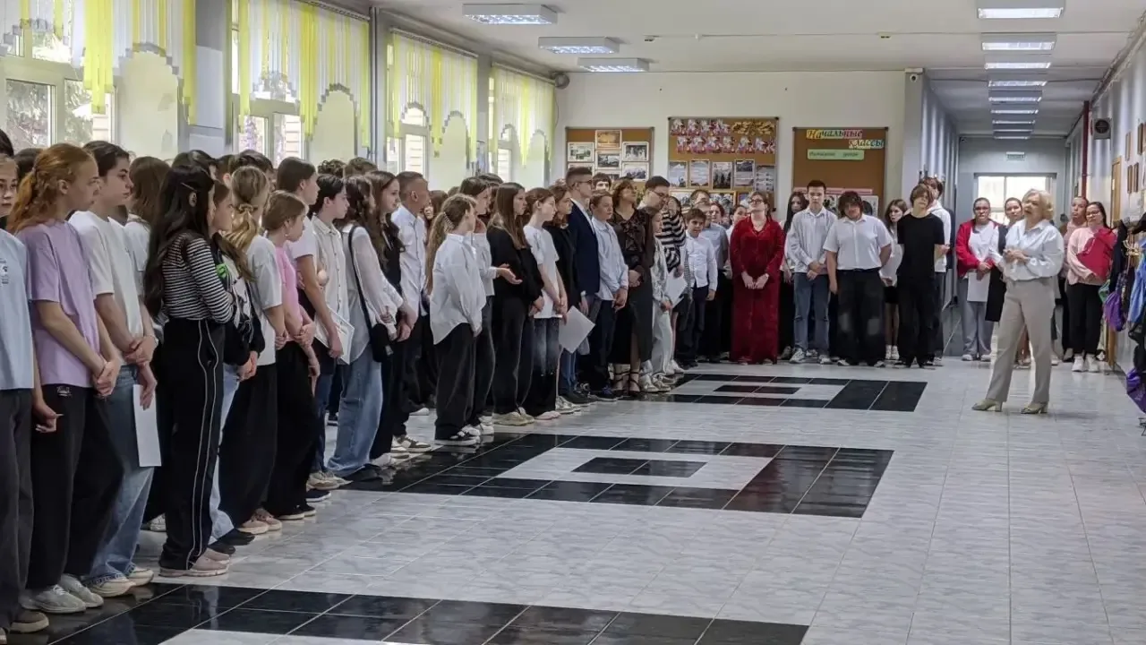 Две линейки, одни ценности: гордость за нашу школу!  В нашей школе прошли традиционные торжественные