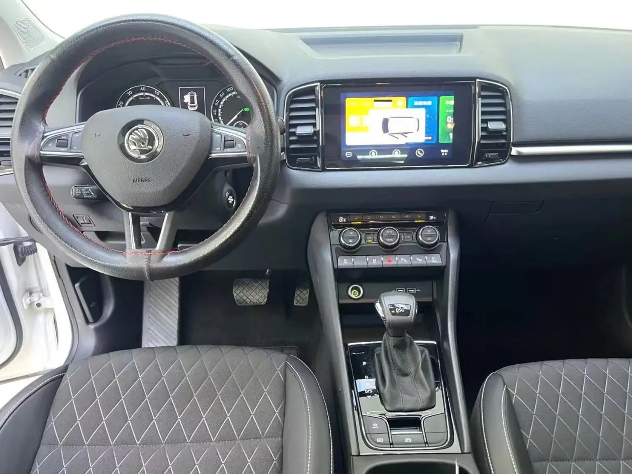 Skoda Karoq TSI280 из Китая: стильный кроссовер по выгодной цене!  Компактный кроссовер производится