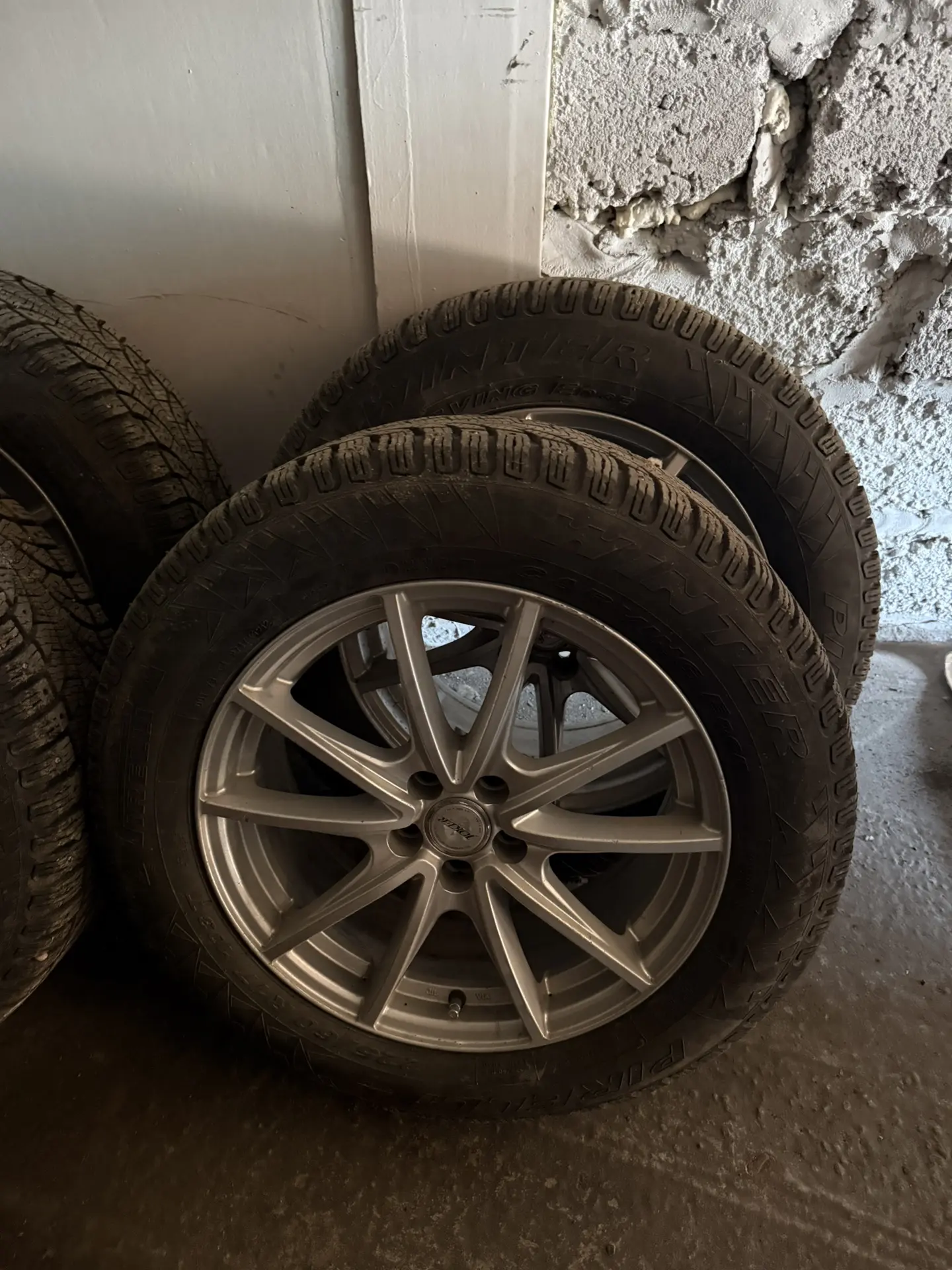 Колеса продам r17, 225/65/17, разболтовка 5*100. 20000 рублей 89933962487