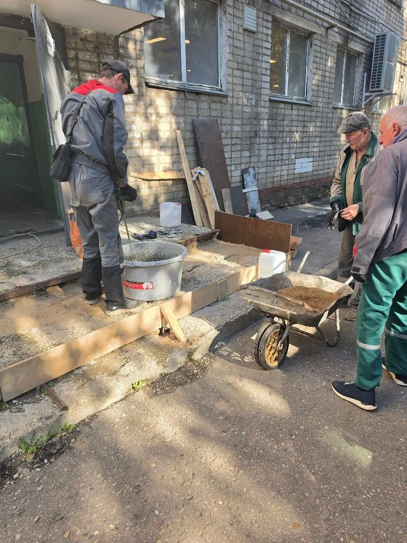 🏗 Отремонтировали входную группу на Фрунзе