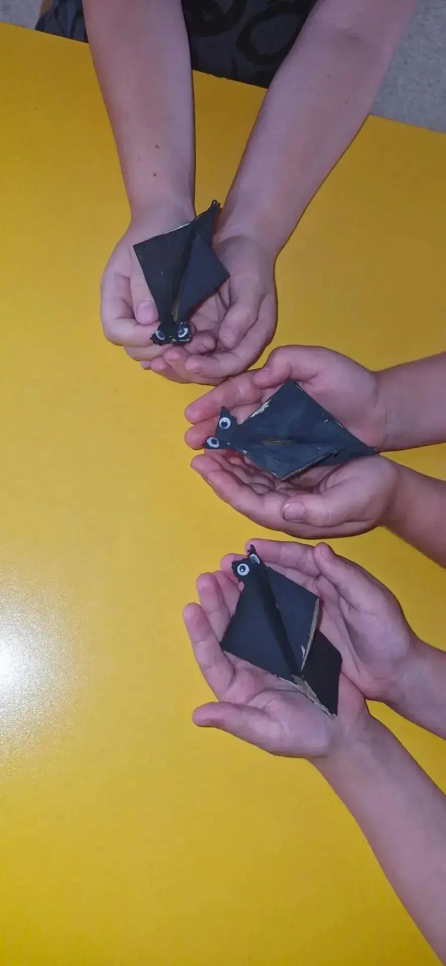 🦇 Группа «Солнышки» решили из обычных втулок от туалетной бумаги сделать  очаровательн...