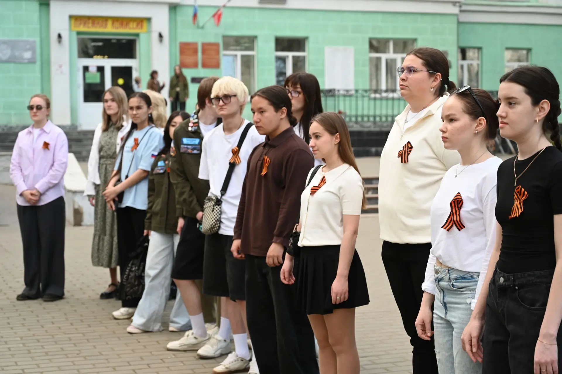 «Свеча памяти»  Сегодня Сквер Победы вновь озарился сотнями огней. Студенты и сотрудники УдГУ собрал