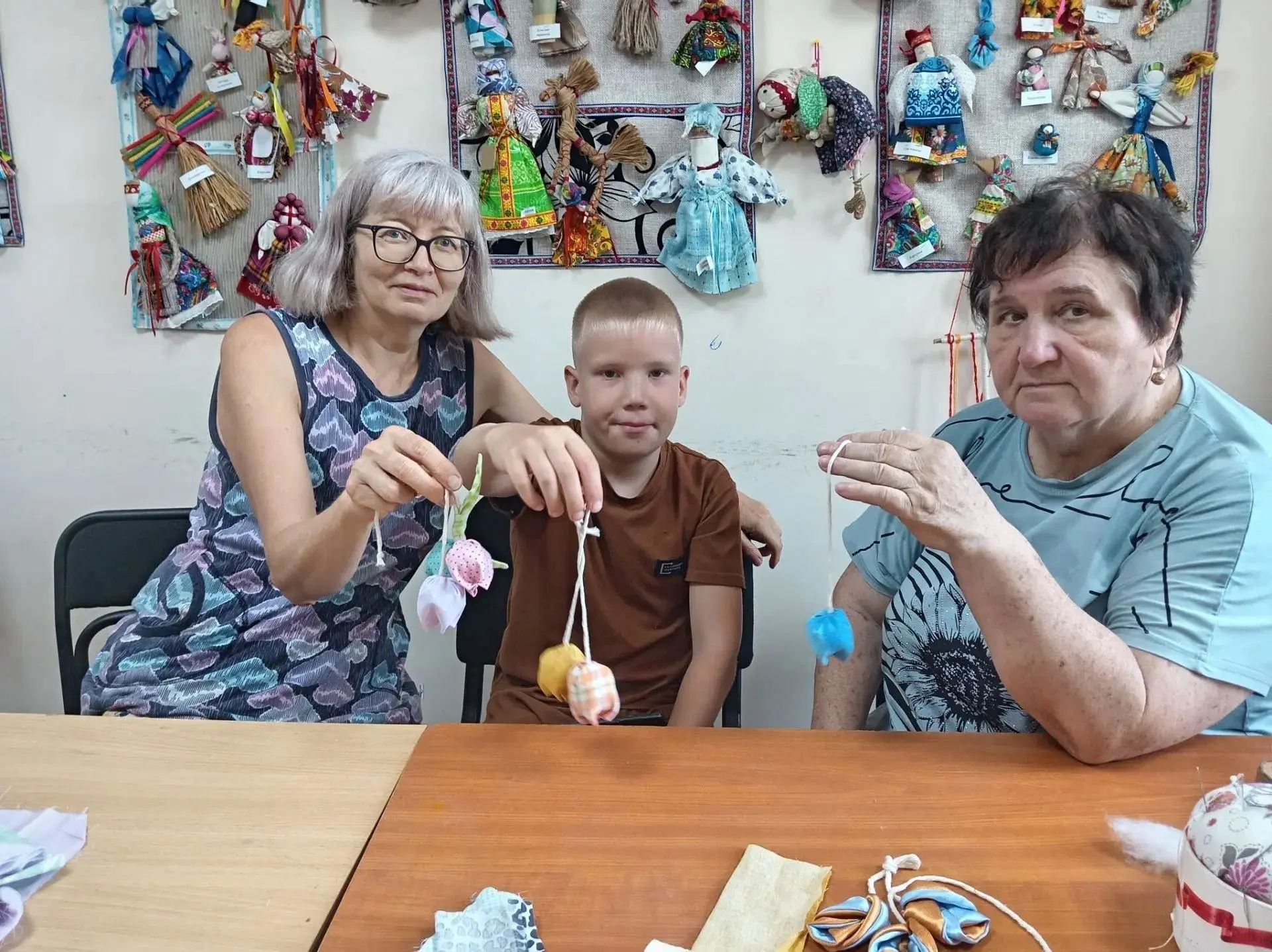 🌷✂️В клубе села Новинка прошёл уютный мастер-класс по созданию текстильных брелоков в ...