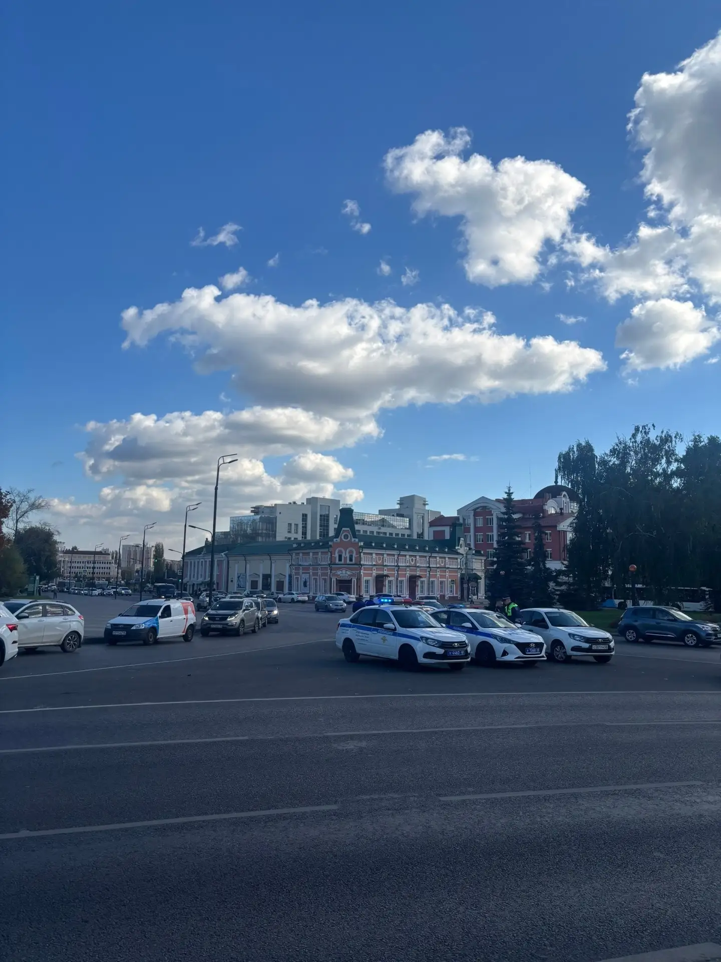 На площади Революции проходит рейд по выявлению машин с тонировкой