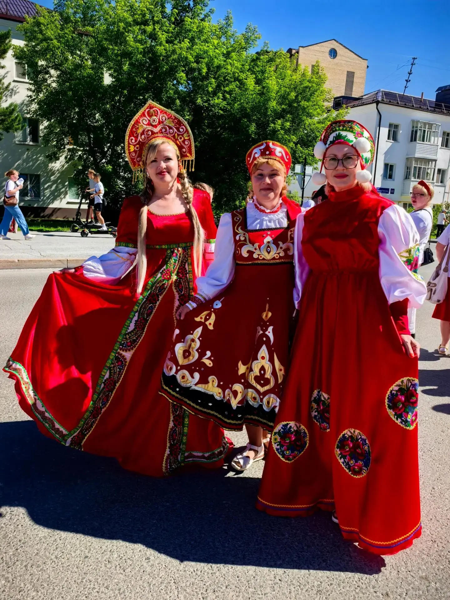 🎊 День рождения Тобольска — и мы в праздничном шествии! 🎊

Наши педагоги прошли в колонне в национ