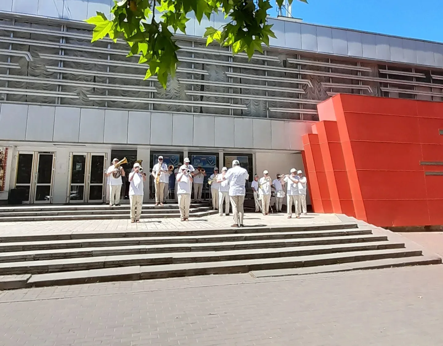 Музыка, объединившая Севастополь

14 июня, в День основания города Севастополя, для жителей и гостей