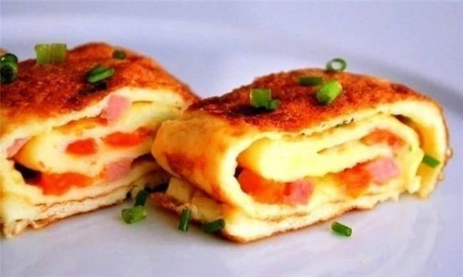 Омлет с ветчиной, сыром и помидорами