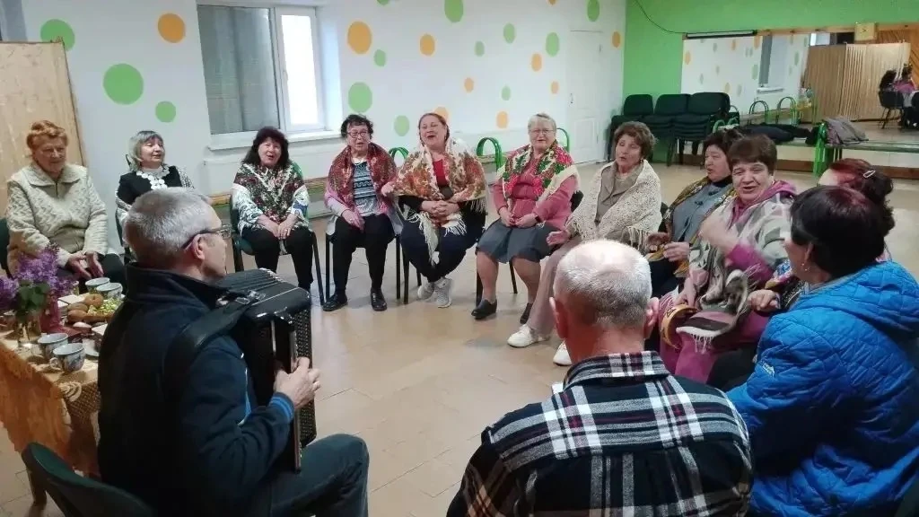 🪗« В песне - сила, красота, душа народа» - так называлась программа, которая прошла в  парковом  пом