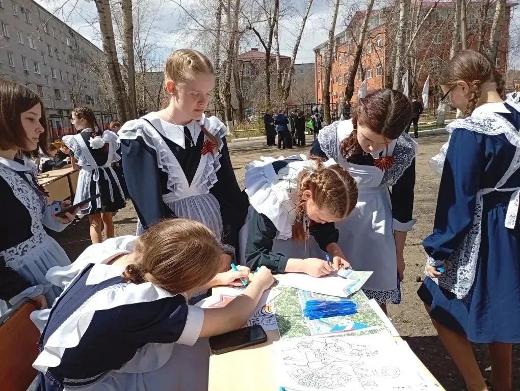 🕊В честь празднования Дня Победы в МОУ ЦО «Открытие» состоялась патриотическая программа для учащихс