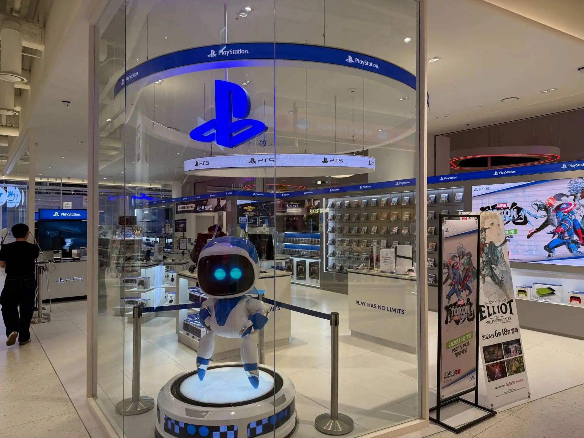 Так выглядит официальный физический магазин PlayStation в Сеуле