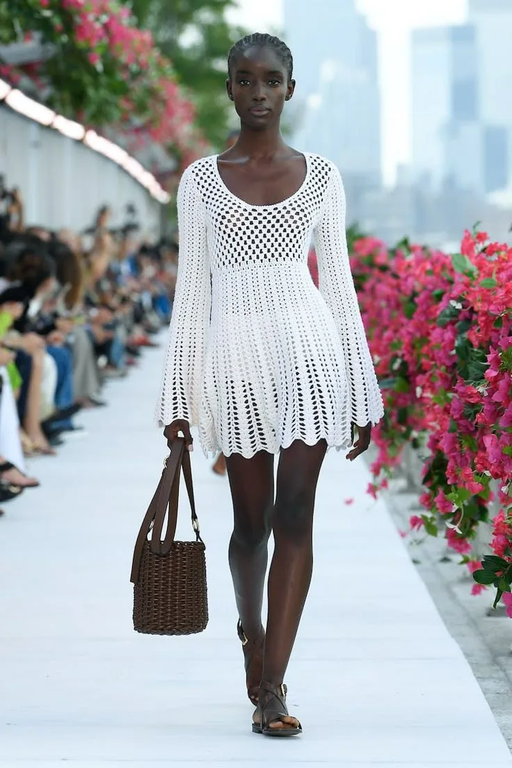 Модель с показа Michael Kors. ❣️