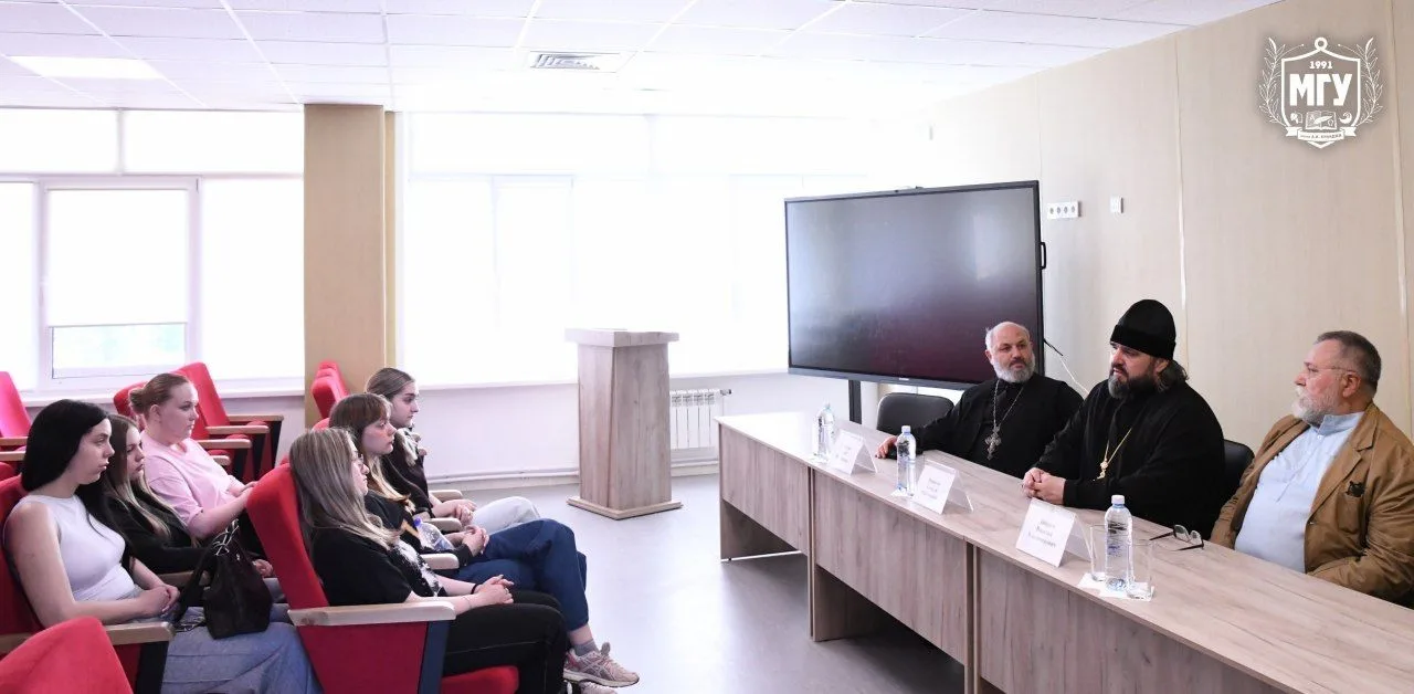 Творческая встреча с писателем  На площадке МГУ имени А.И. Куинджи состоялась творческая встреча с п