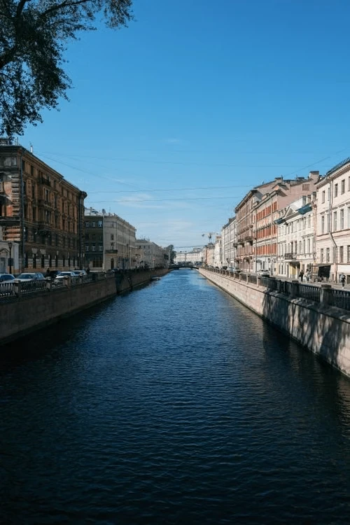 Вода в Петербурге может менять цвет в течение года