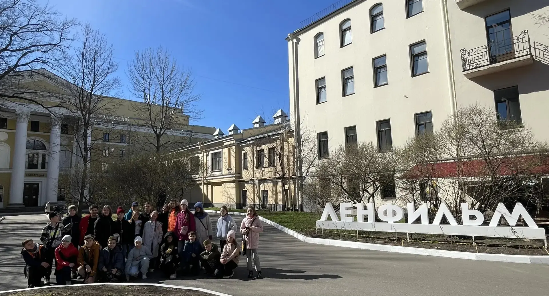 🎬 Путешествие в прошлое: 5 «М» на выставке «Пропавшие в кинохронике» 🏛️   Ученики 5 «М» класса побыв