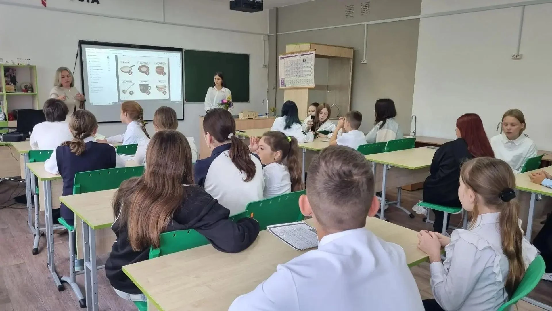В нашей школе в рамках Дня единства народов России и Международного дня распространения...