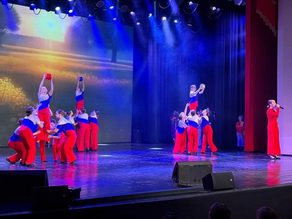 В Областном Дворце молодёжи прошёл отчётный концерт Дома искусств «Ритм»   Концерт с поэтическим наз
