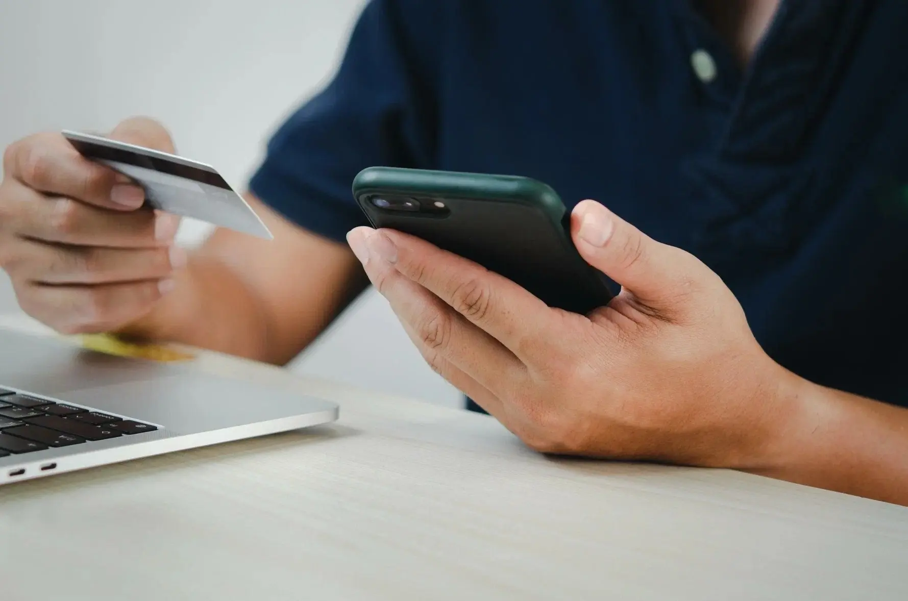 📱💳 Житель Боровичей осуждён за предоставление доступа к банковскому счёту

В «Телеграмм» молодому 