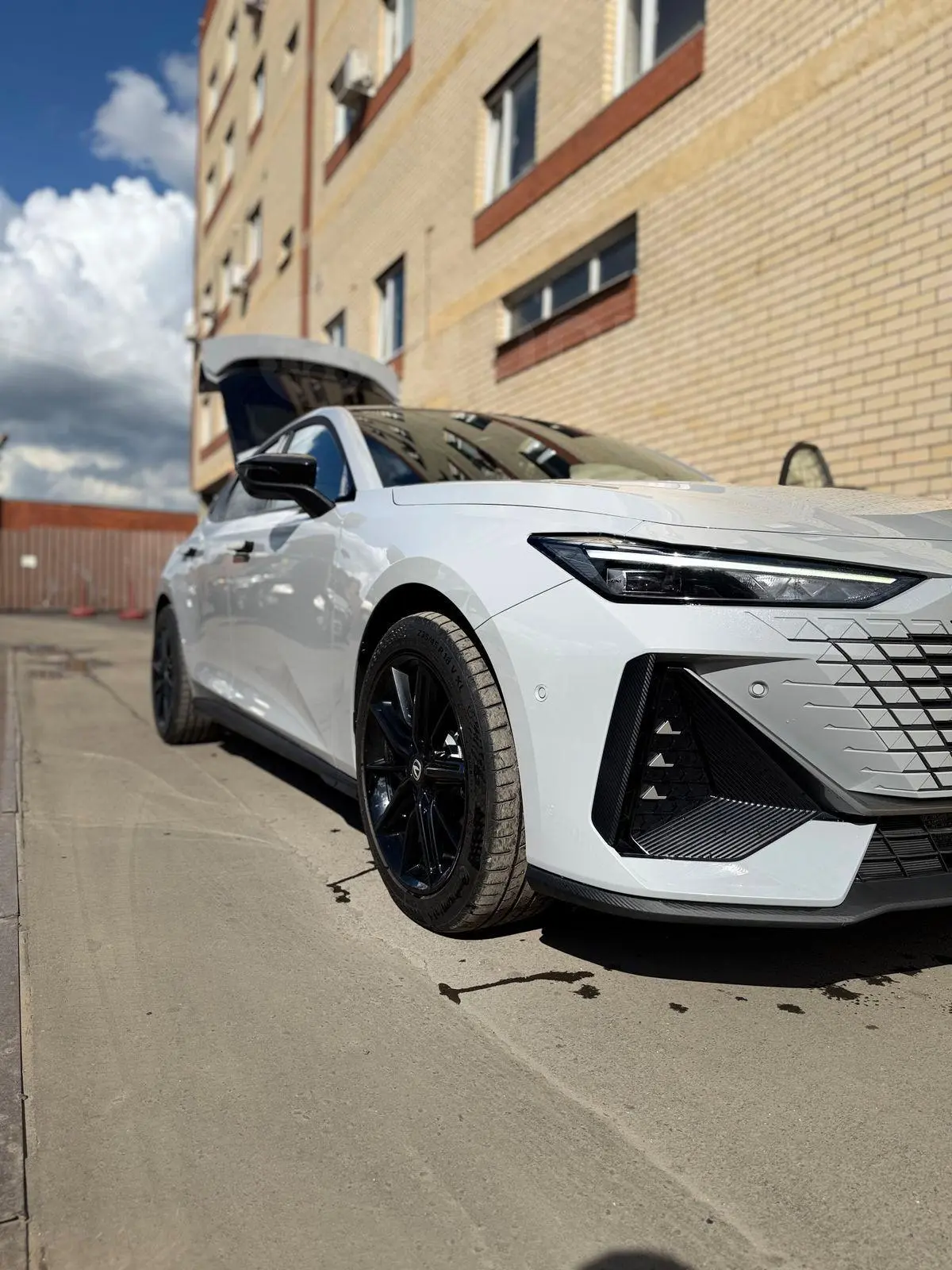 ✅ Changan UNI-V 2024 г.в., бензин 1.5 л. 181 л.с., робот, пробег 21,500 км.

💁‍♂️ Автомобиль покупа