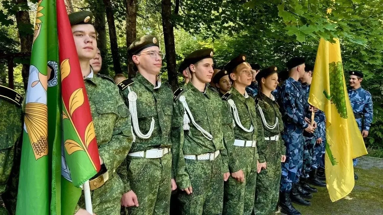 Кубок военно-спортивной игры «Победа» уехал в Измалковский округ

В Добровском округе прошёл финал о